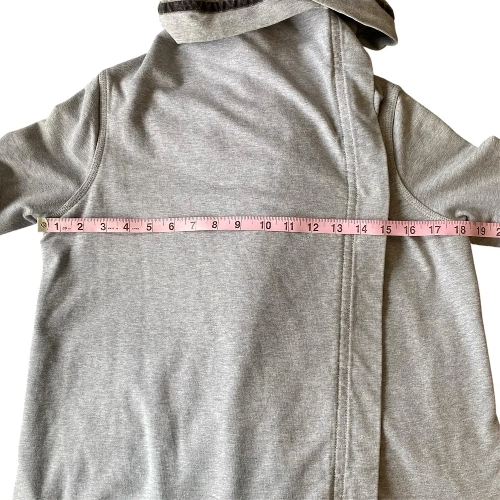 Lululemon Savasana Wrap Jacket Gray Cowl Snap Yoga Women’s 4